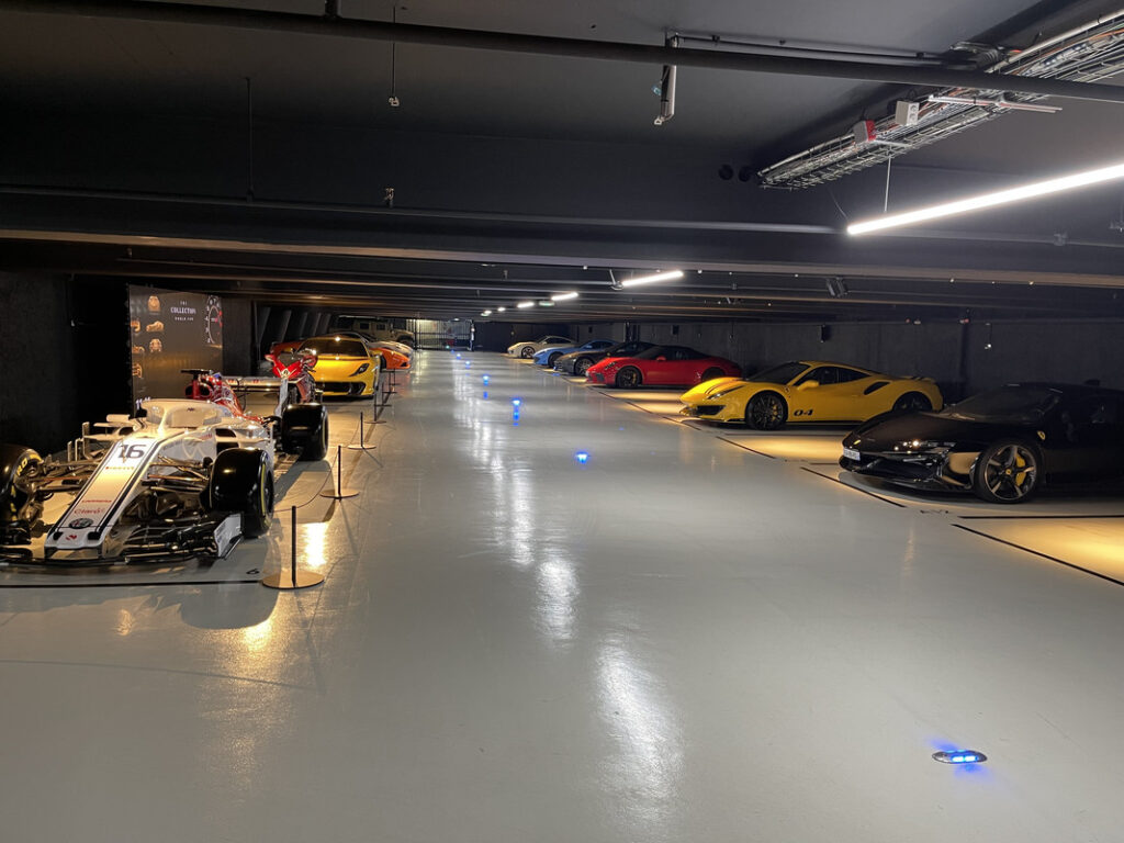 Entre parking ultra-luxe et collection de NFT, la place Vendôme fait parler d'elle