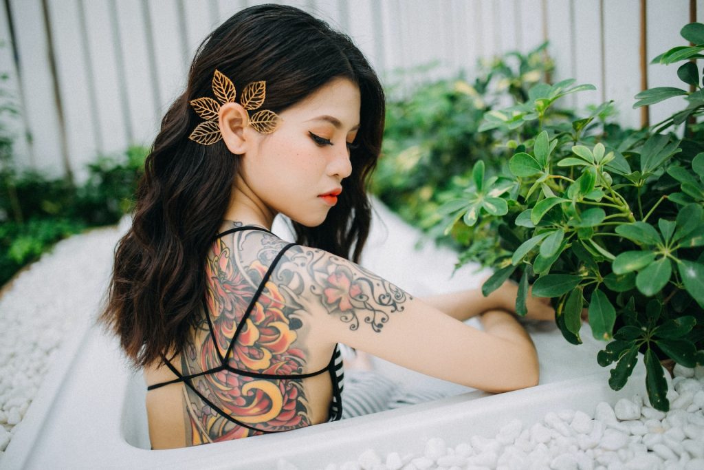 tatouage fleur femme