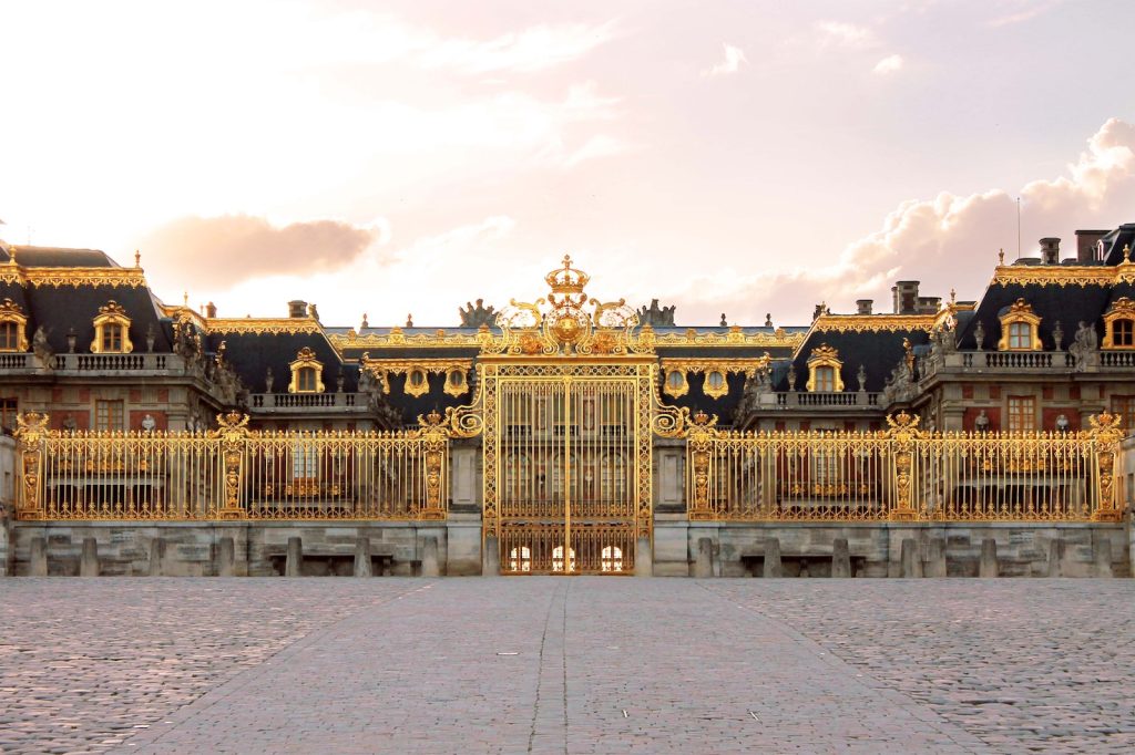 portail chateau de versailles or