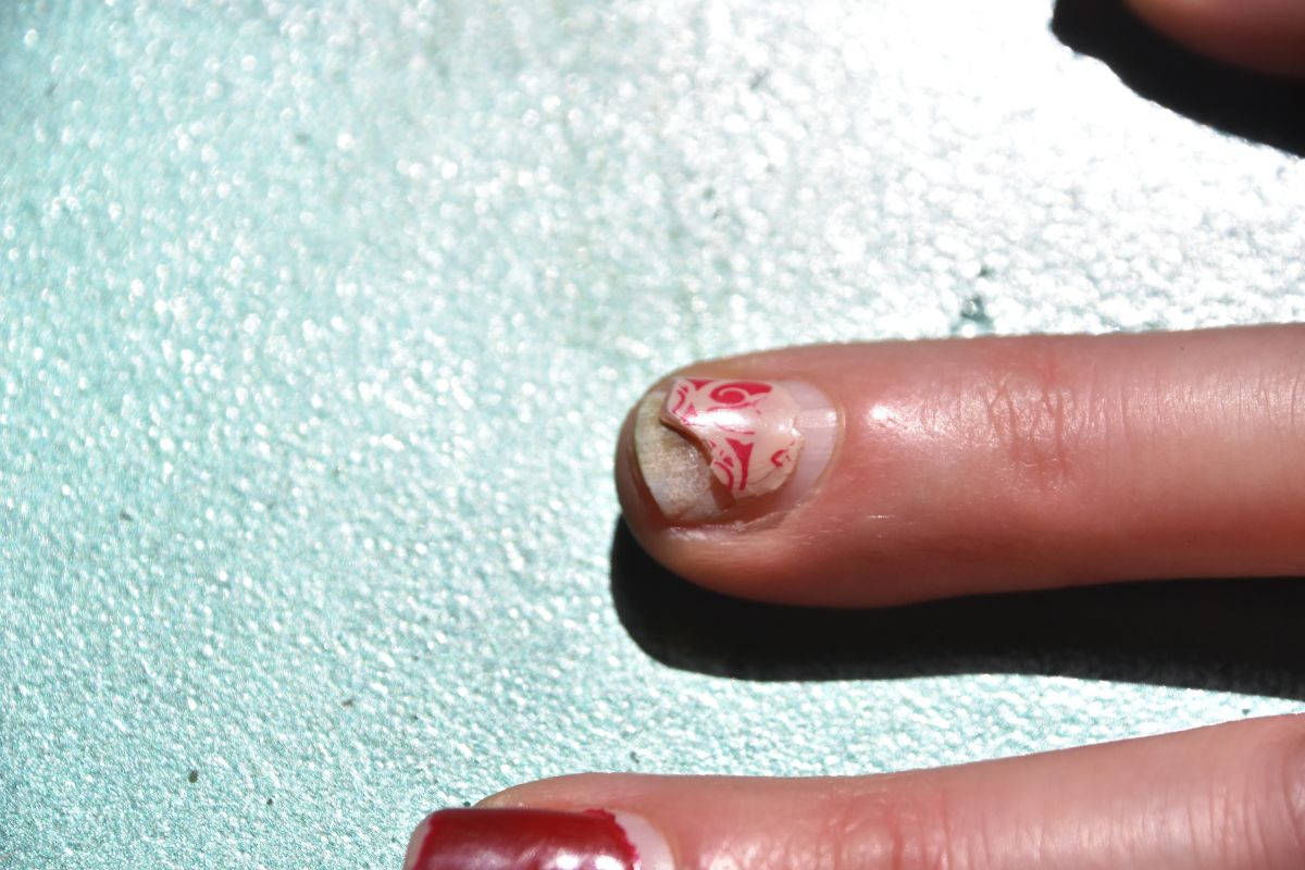 Évitez les ongles cassants avec ces 2 techniques simples - Carre d'info