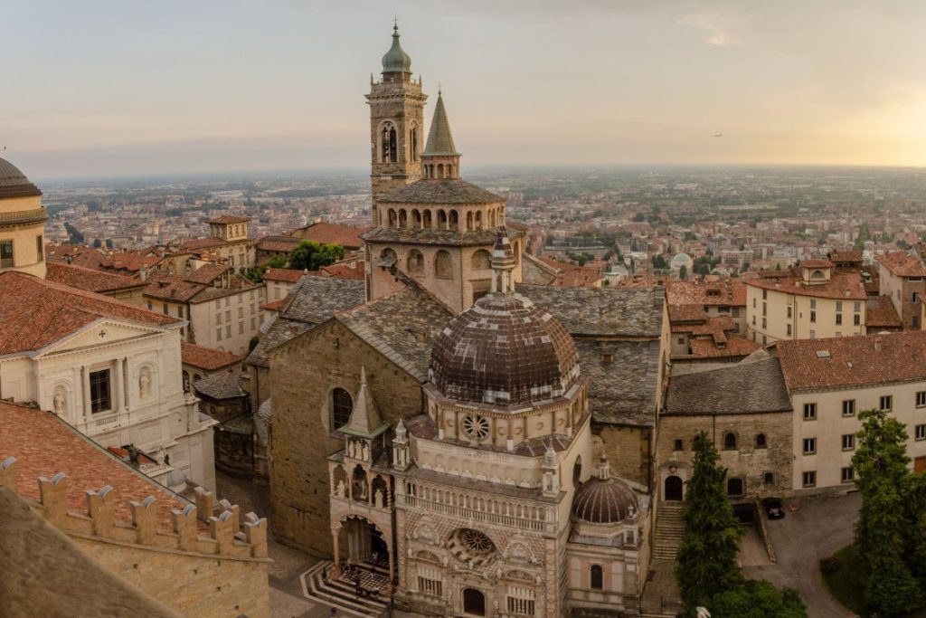 Une vue aérienne de la ville de Florence, en Italie.