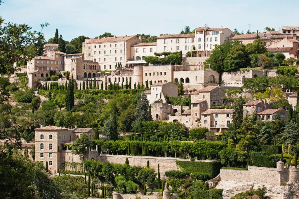 Ce petit coin de paradis de la Provence offre des vues époustouflantes