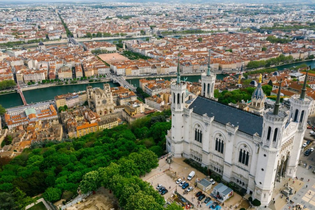 Une vue aérienne de la ville de Paris, France.