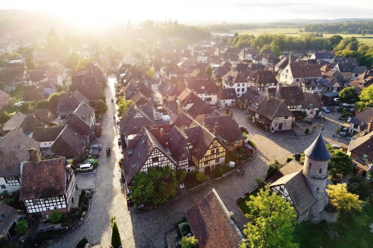 Cette petite cité médiévale de l’Aveyron semble tout droit sortie d’un film historique