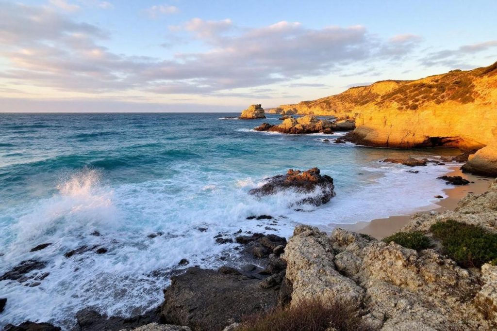Oubliez Saint-Tropez : cette île corse sauvage aux plages infinies est un véritable trésor méconnu