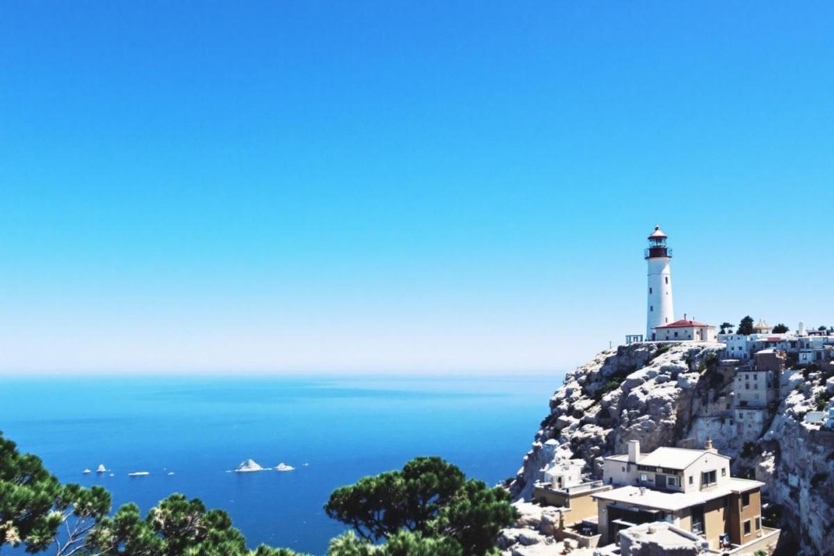 Adieu Ibiza : cette île méditerranéenne aux criques turquoise reste un joyau confidentiel