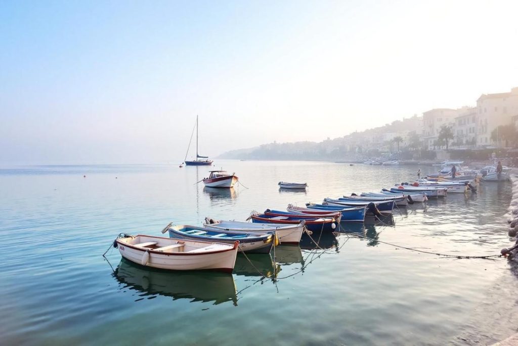 Adieu Cannes : ce port pastel de Méditerranée est un bijou encore méconnu