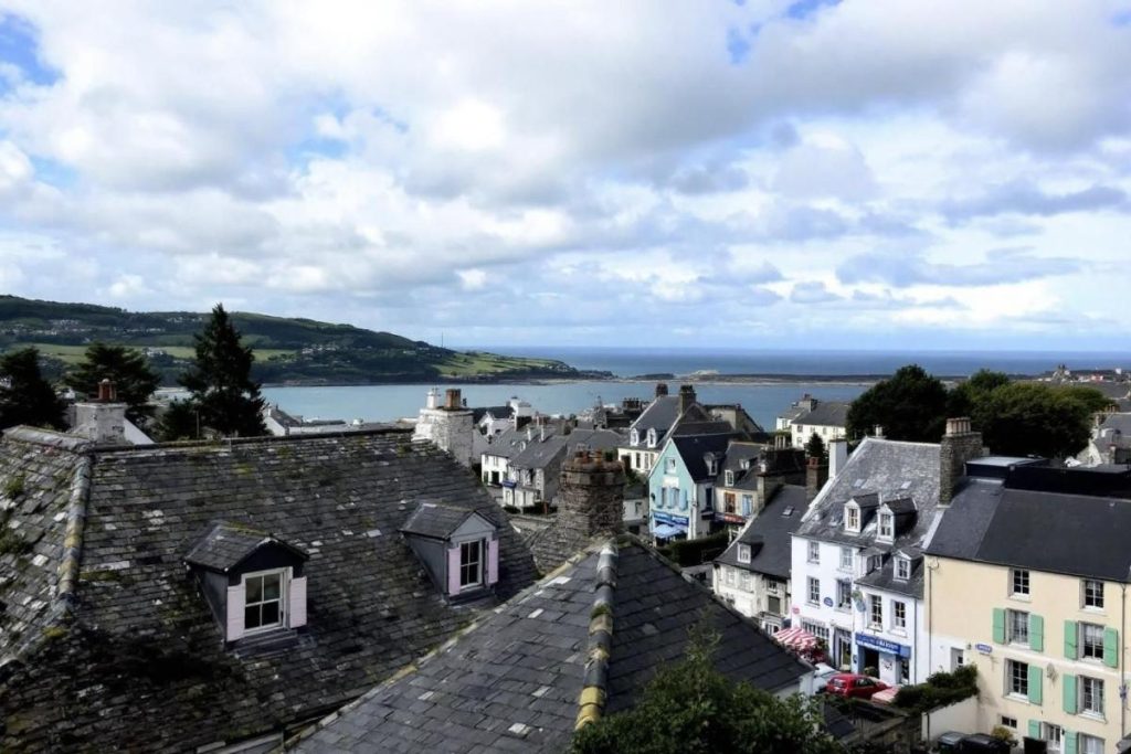 En Bretagne, ce village de granit face à la mer est l’un des plus photogéniques de France