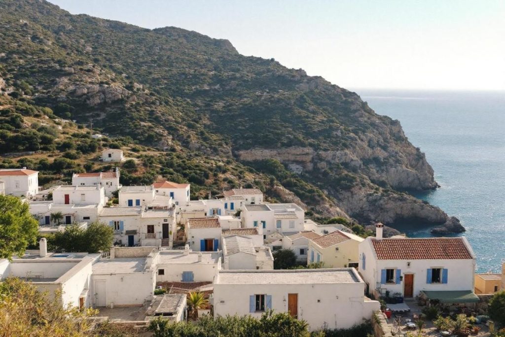 Ce village corse est méconnu… et pourtant digne des plus beaux paysages grecs !