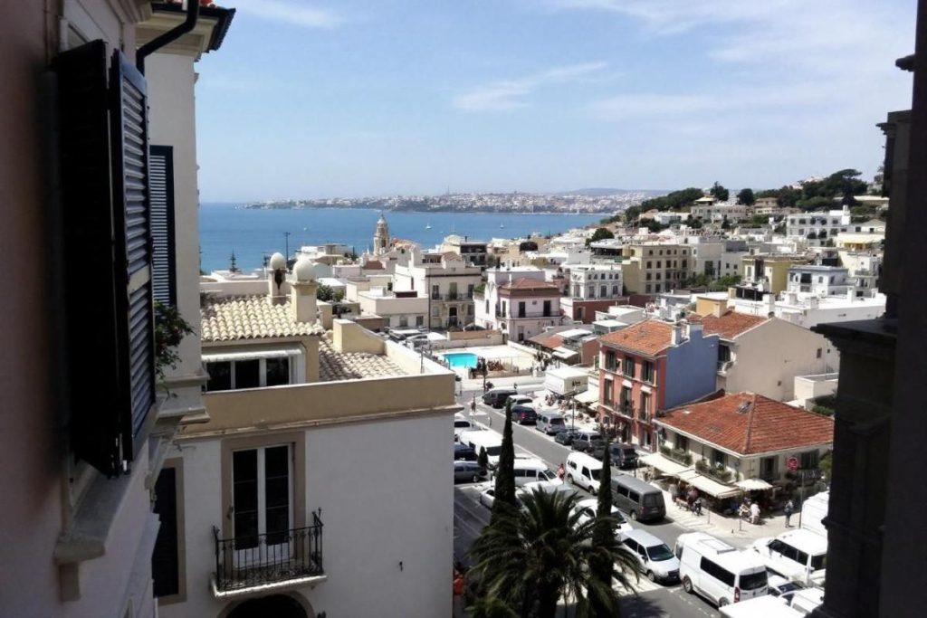 Moins étouffante que Athènes, plus raffinée que Naples, cette ville méditerranéenne change l’image de l’Italie