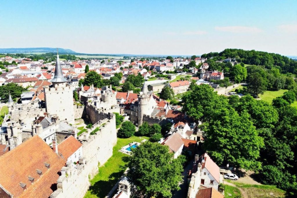 À moins de 2h de Bordeaux, découvrez cette cité fortifiée entourée de remparts classée parmi les plus belles de Nouvelle-Aquitaine