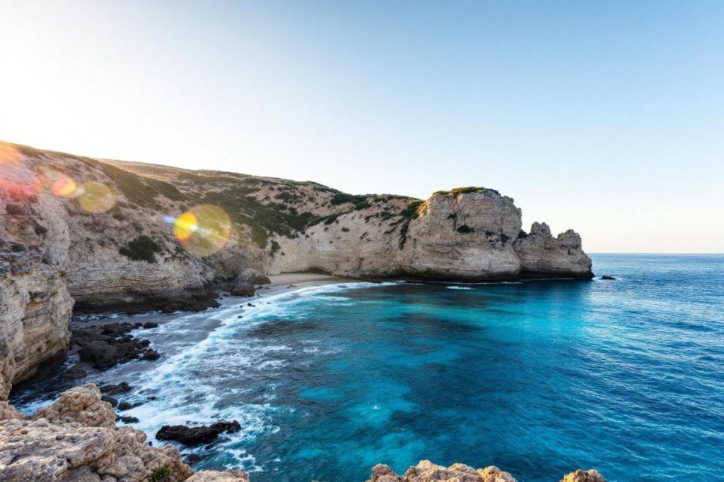 Moins connue que Collioure, plus sauvage que Banyuls-sur-Mer : cette perle de la Côte Vermeille attire les voyageurs en quête d’authenticité