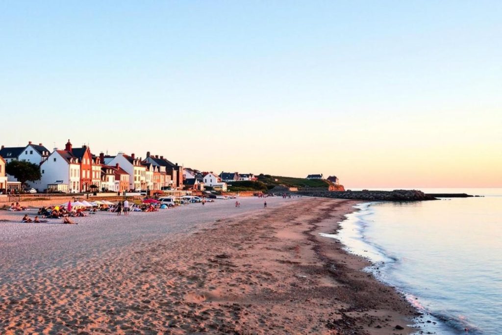 Moins connue que Biarritz, plus authentique que Saint-Jean-de-Luz : cette station du Pays basque séduit par son charme discret